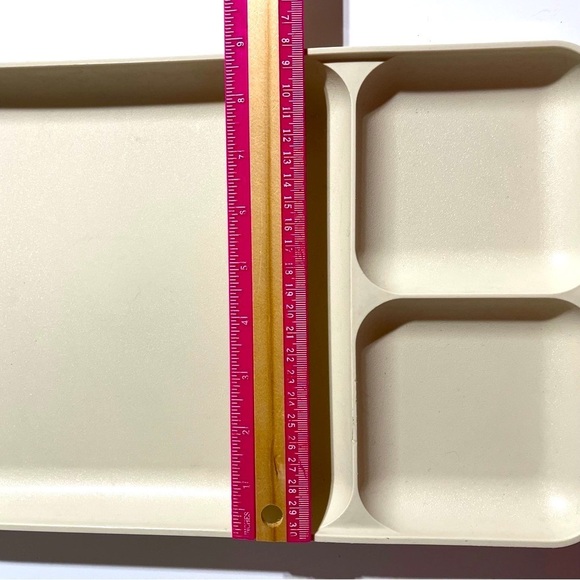 Tupperware Vintage Tray Almond Divided Cafeteria Style 15x9 Dining 1535 Lot of 2 - Picture 6 of 7
